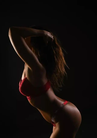 Jade Is Nieuw Bij Ons Escort Bureau