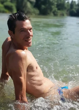 Gigolo Escort Ian May Voor Dames En Koppels