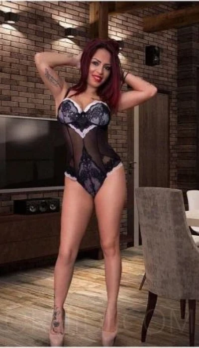 ArianaXXX