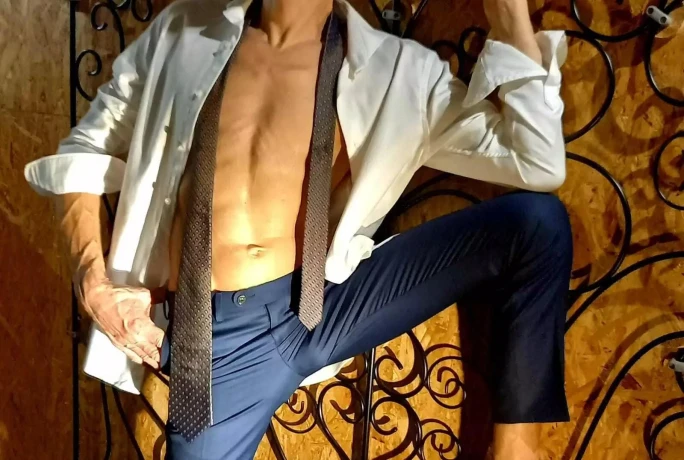 Gigolo Ian May Voor Massage En Meer