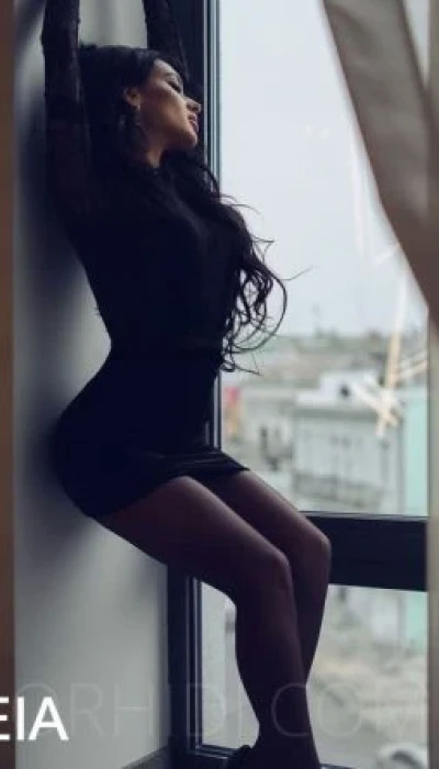 Roberta Hot Escort