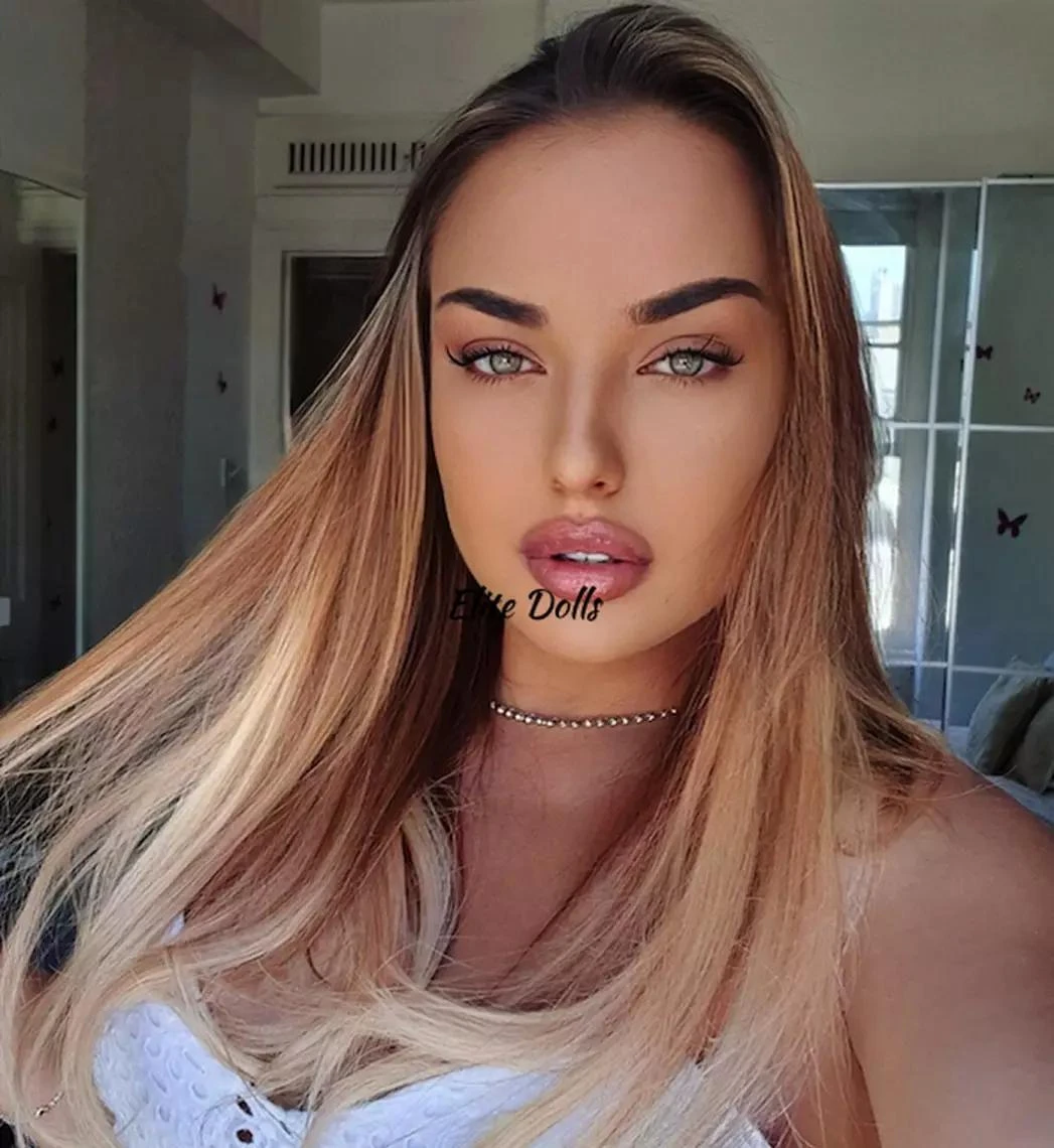 Alexia Curvy Blonde