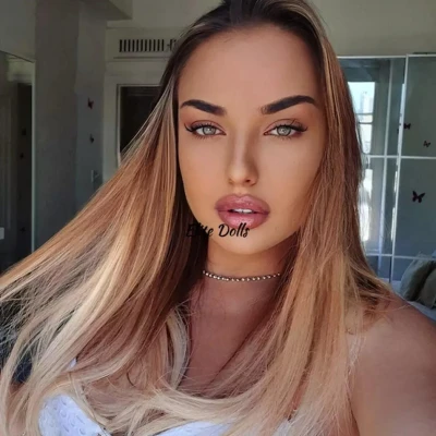 Alexia Curvy Blonde