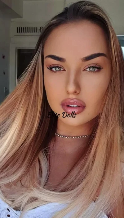 Alexia Curvy Blonde